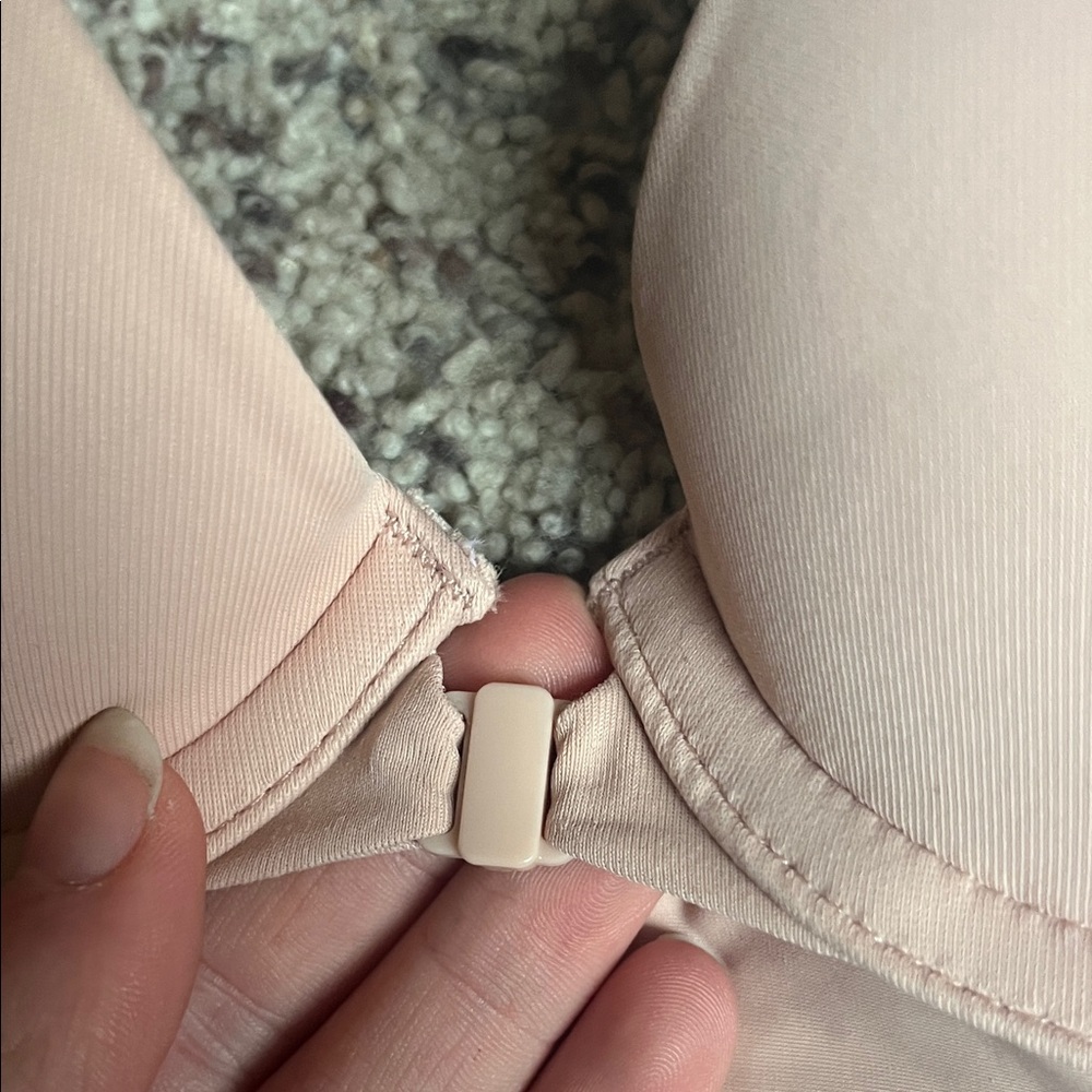 Pink bra - Picture 5 of 9